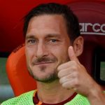 Totti'den tekneye tam isabet!